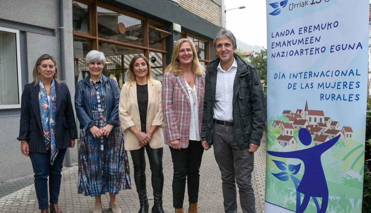 En la reunión conmemorativa, estuvo la alcaldesa de la localidad. 