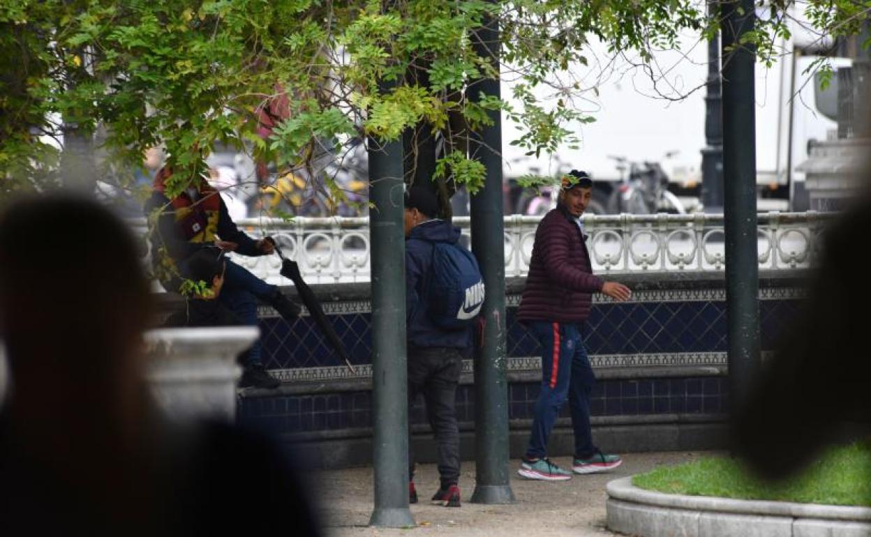 Los vecinos de la playa Easo han denunciado la «inseguridad» que notan en la zona. 