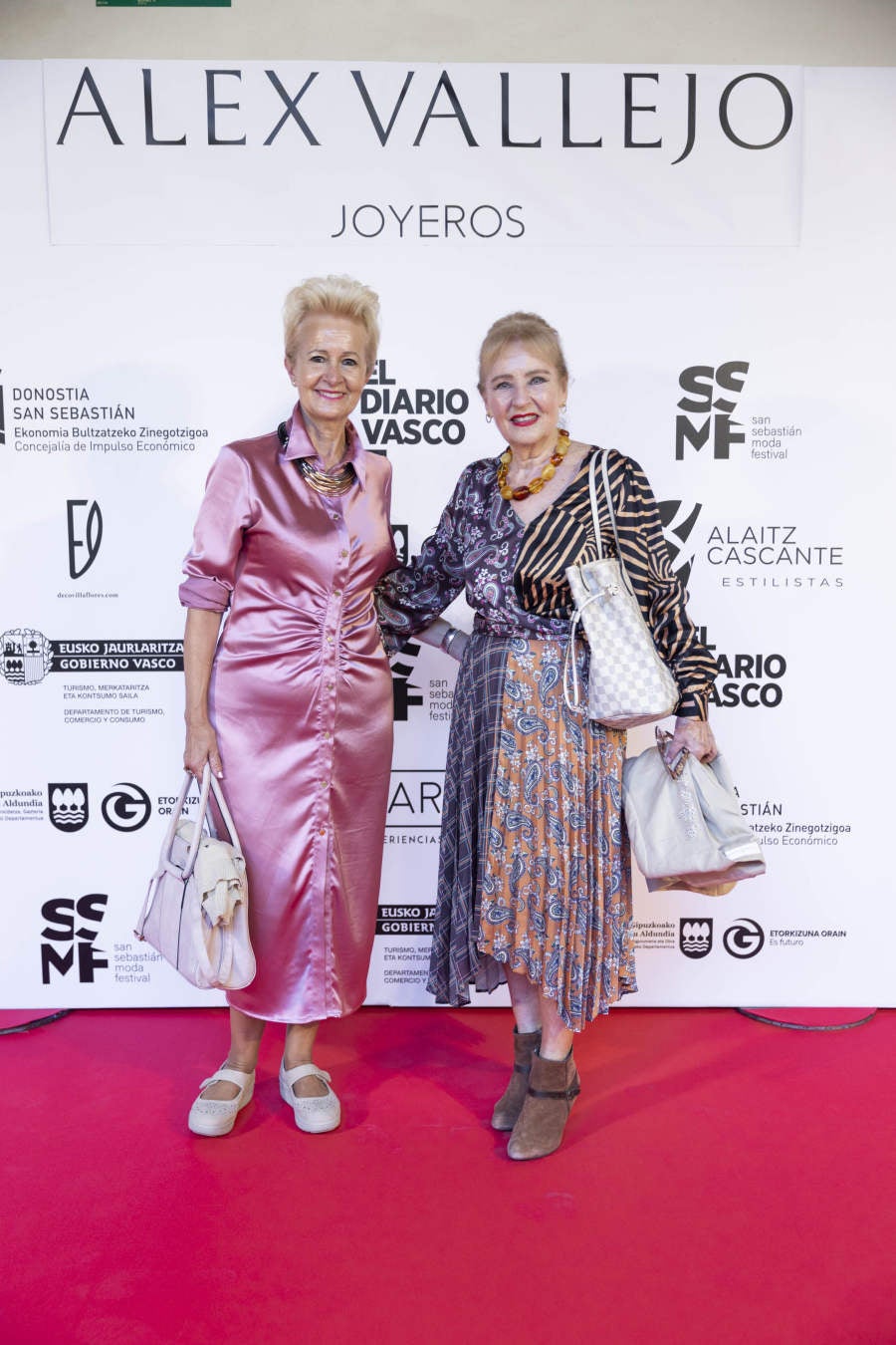 Fotos: Vallejo Joyeros presenta su colección al ritmo de Verdini Dantza Taldea