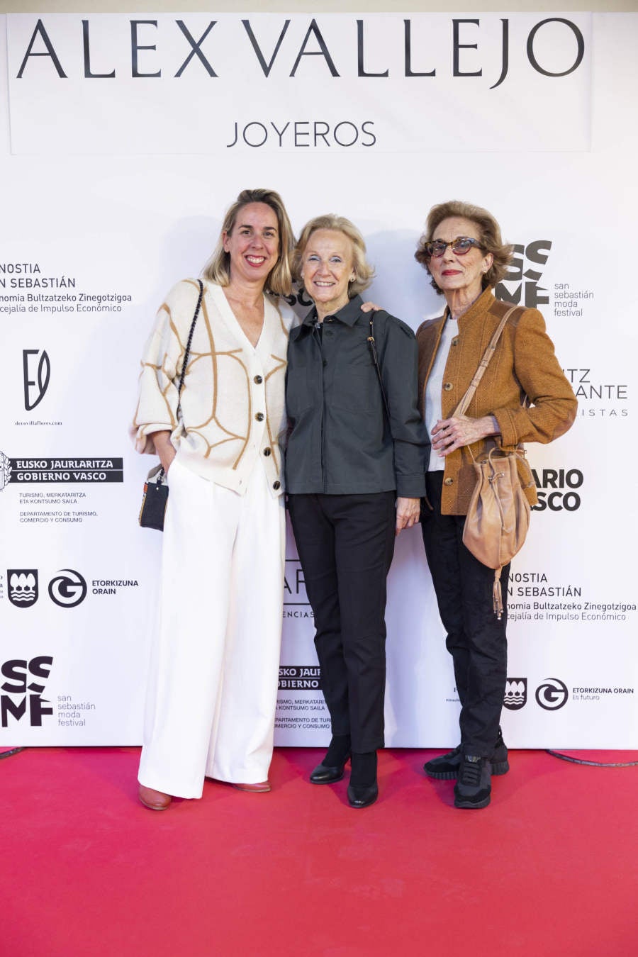 Fotos: Vallejo Joyeros presenta su colección al ritmo de Verdini Dantza Taldea