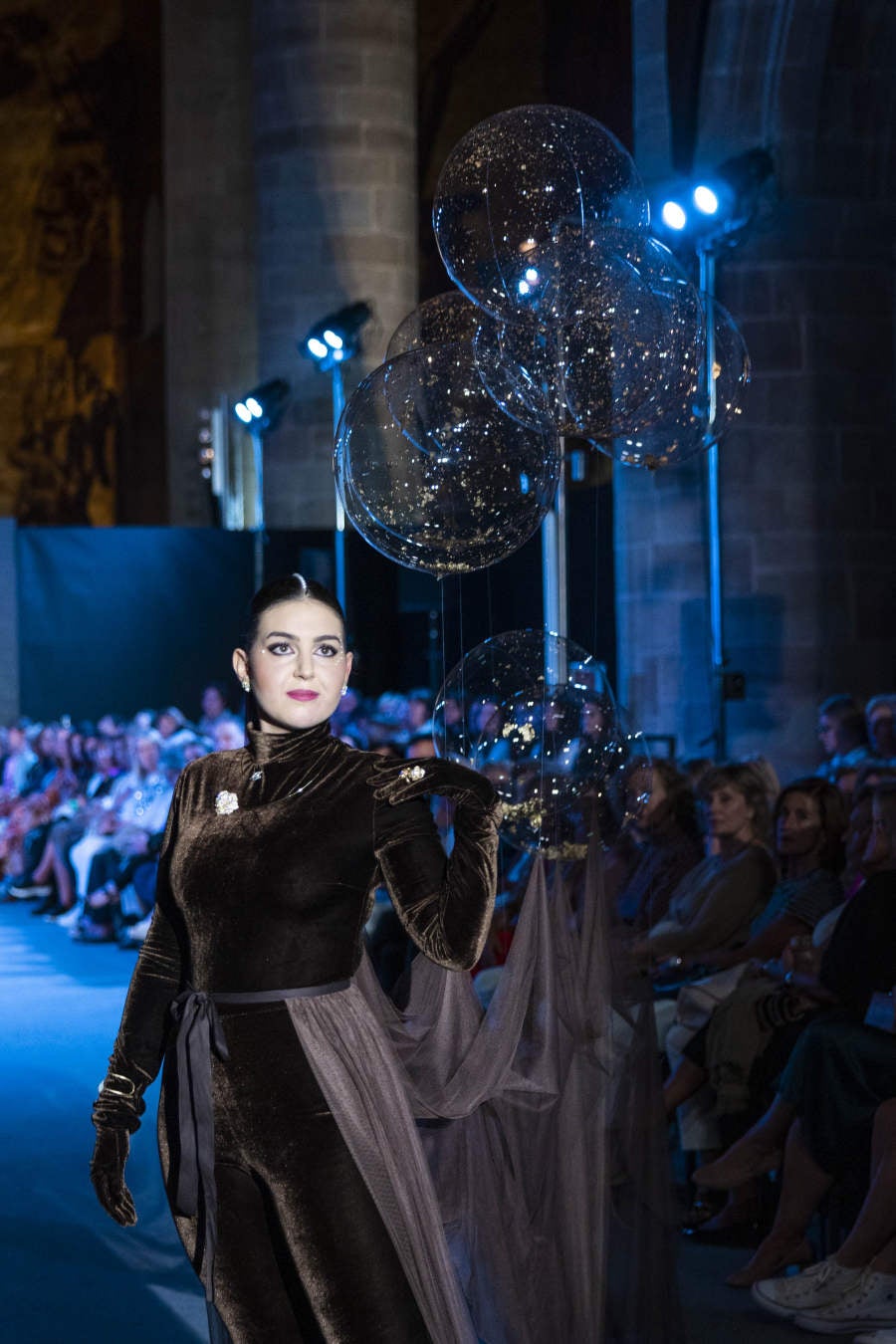 Fotos: Vallejo Joyeros presenta su colección al ritmo de Verdini Dantza Taldea