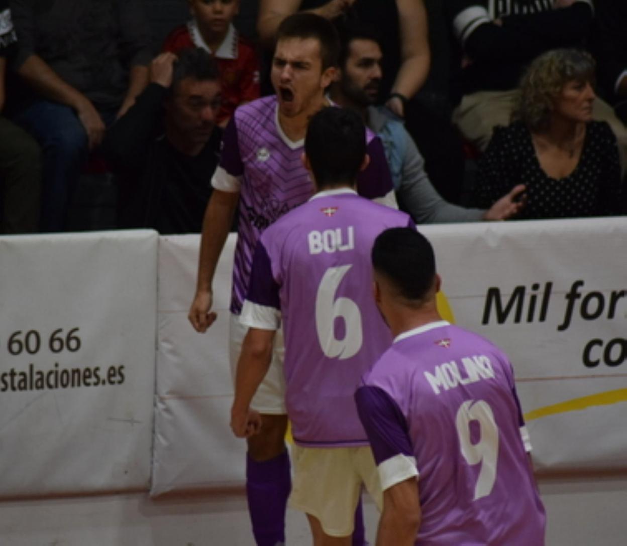 Celebración de un gol del Lauburu. 