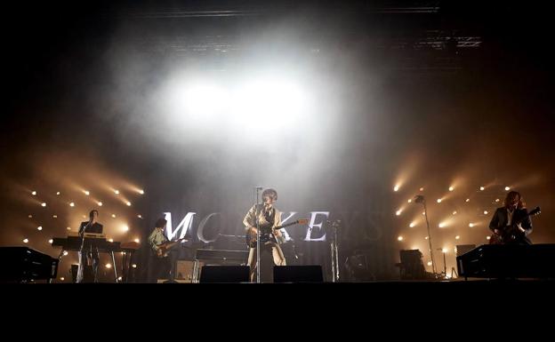 La banda británico Artic Monkeys durante el concierto que ofreció en el Primavera Sound de 2018. 