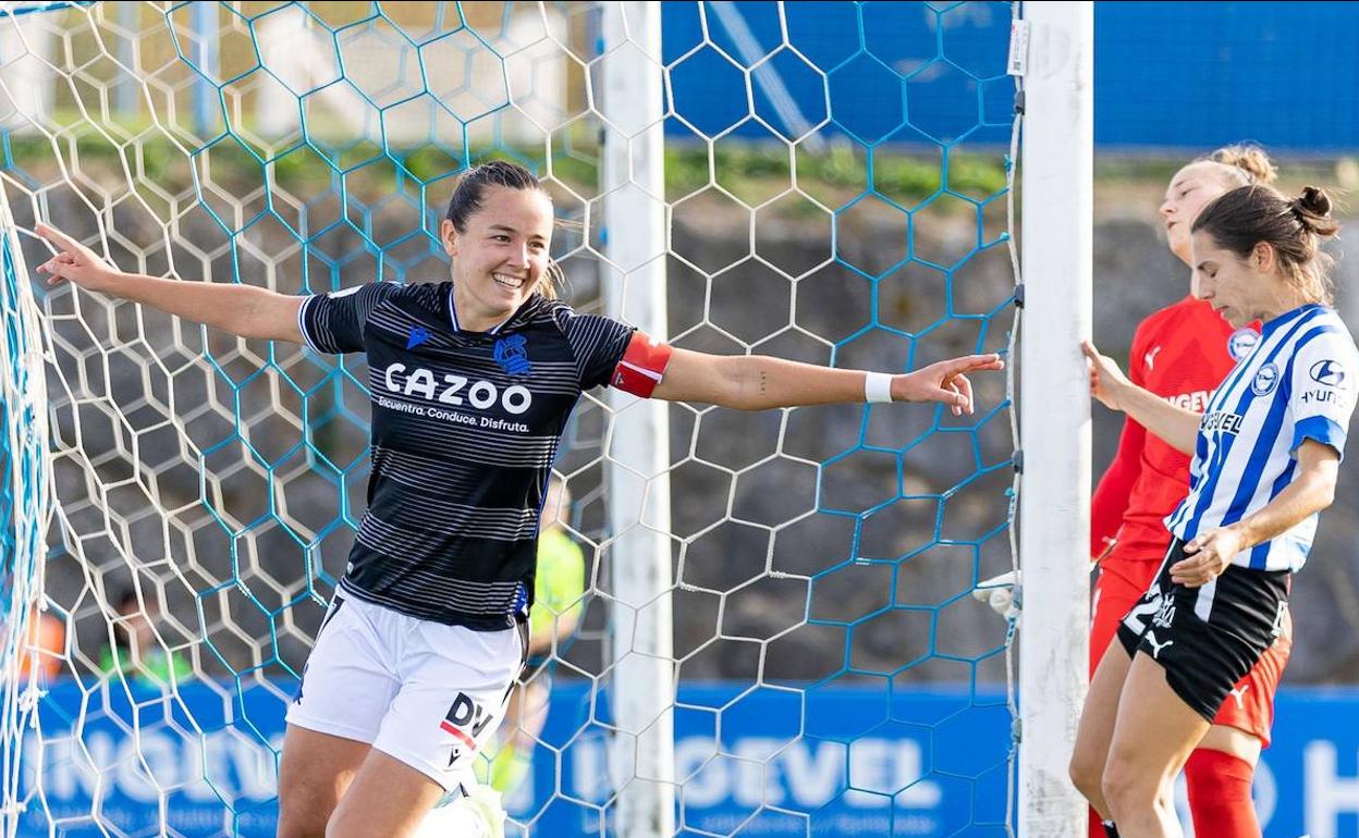 Amaiur celebra con los brazos abiertos uno de los tantos frente al Alavés. 