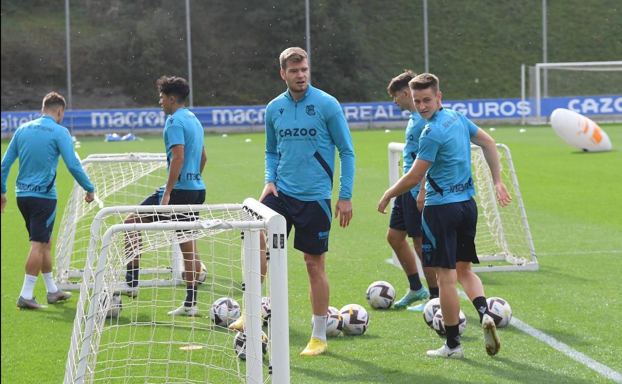 Sorloth, recuperado, ha entrenado con el grupo. 
