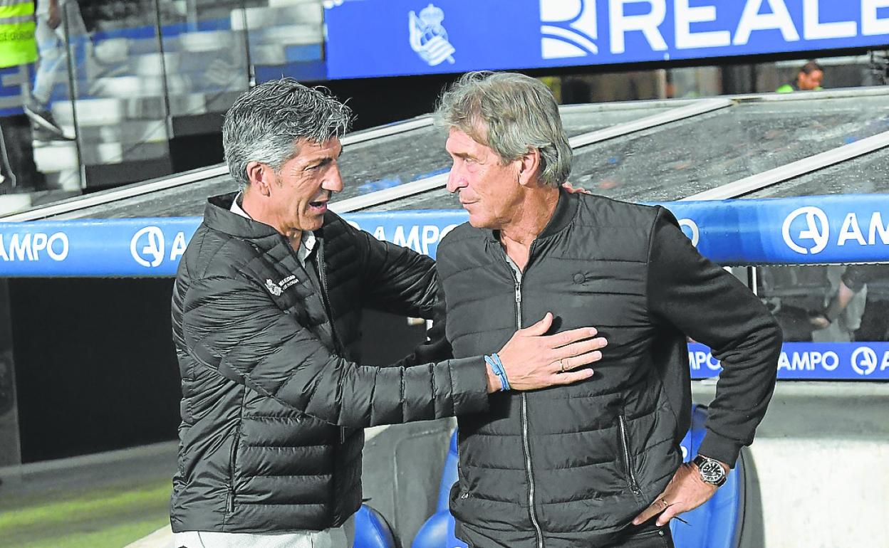 Imanol saluda a Pellegrini ayer en el Reale Arena. 