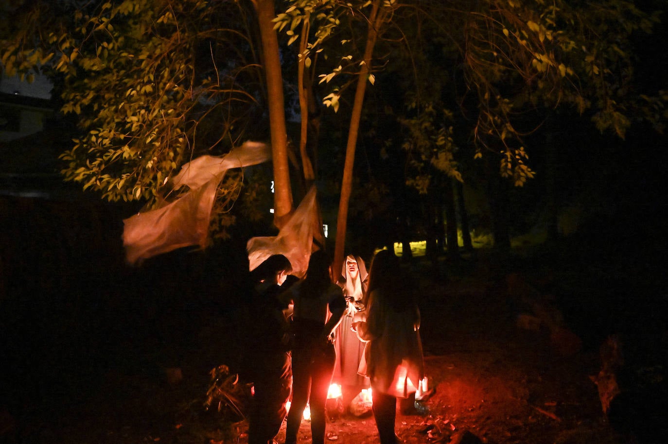 Fotos: La luz se adueño en la Gau beltza