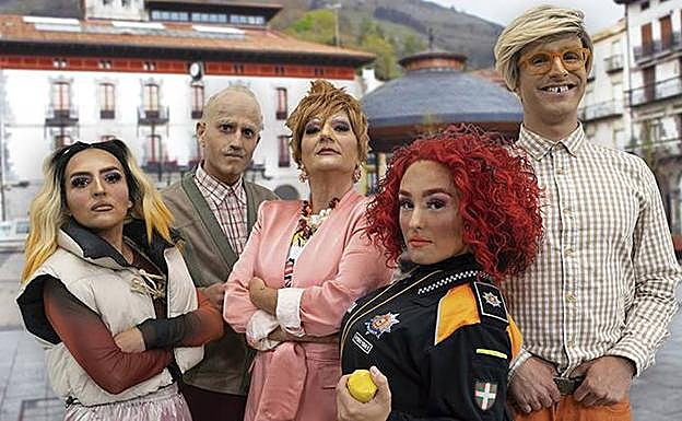 'Herriye' antzezpenean rol nagusiak jokatzen dituzten bost aktoreak: 