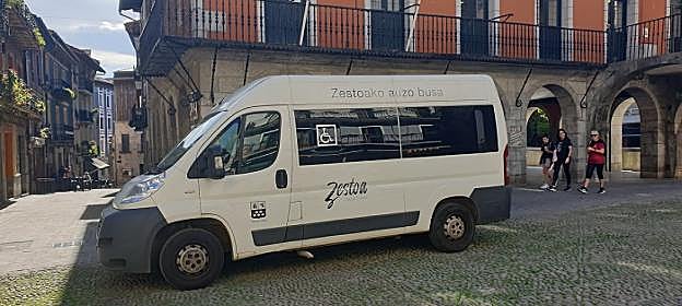 Zerbitzu berria eskainiko duen autobusak bederatzi plaza ditu. 