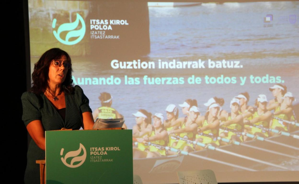 Lourdes Salsamendi aurkezpenean. 