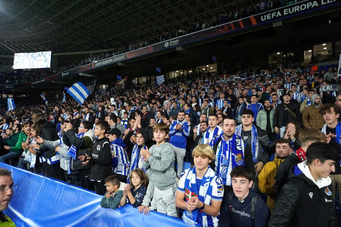 Fotos: Ambiente de gala en el Reale Arena