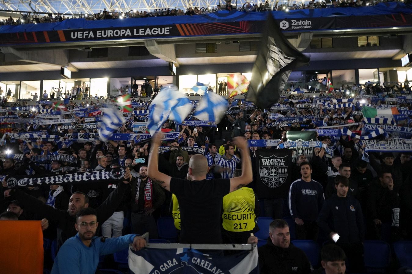 Fotos: Ambiente de gala en el Reale Arena