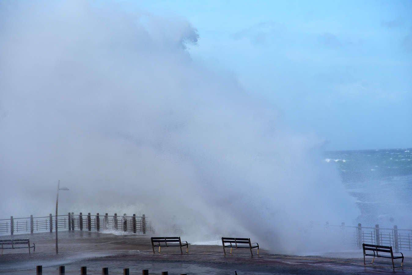 Fotos: El espectáculo de las olas en el Paseo Nuevo