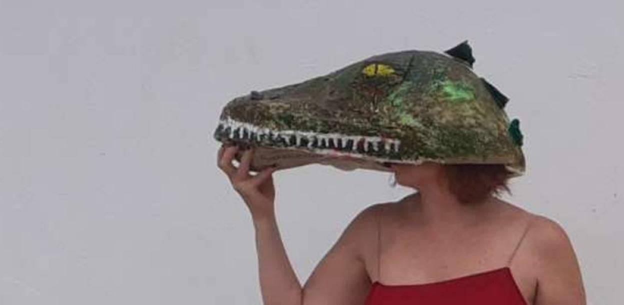 'Lakoste' antzezlaneko irudia, Eneritz Artetxe aktorearekin. 