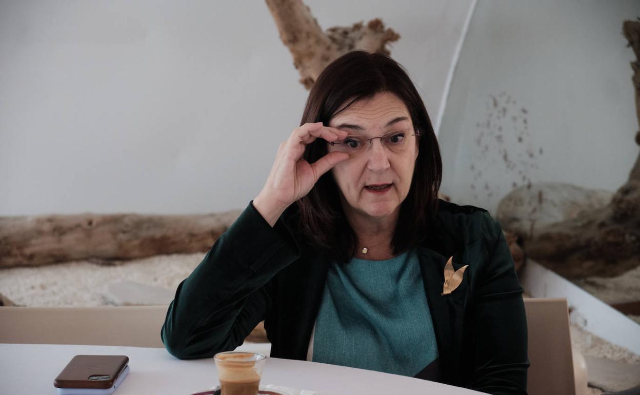 Cani Fernández | Presidenta de la CNMC: «Bruselas va a mirar la fusión MásMóvil-Orange con lupa de gran aumento»