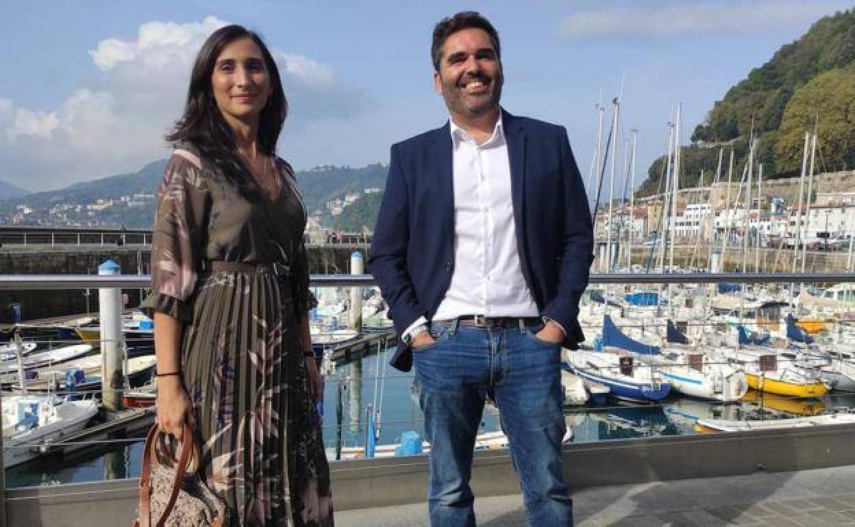 Miren Echeveste y Víctor Lasa son los candidatos de Podemos. 