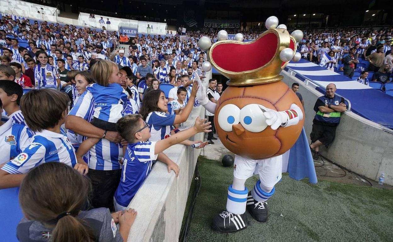 Txurdin, la mascota de animación de la Real Sociedad