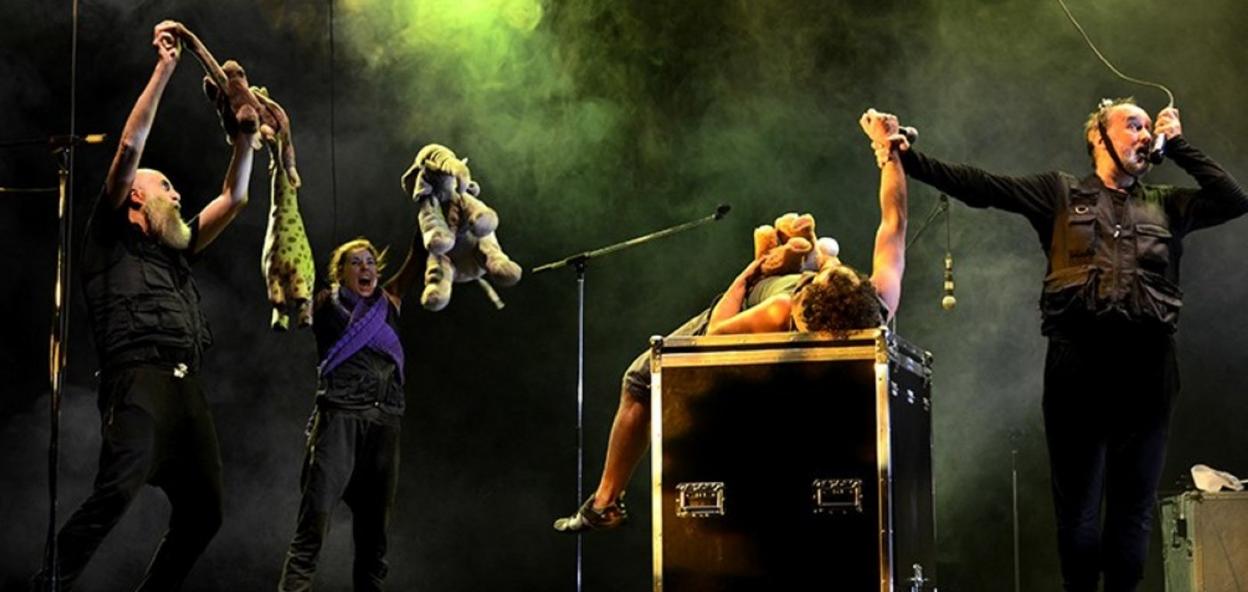 Mar-mar teatroaren 'Tarzan' obra haurrei nahiz helduei zuzenduta dago. 