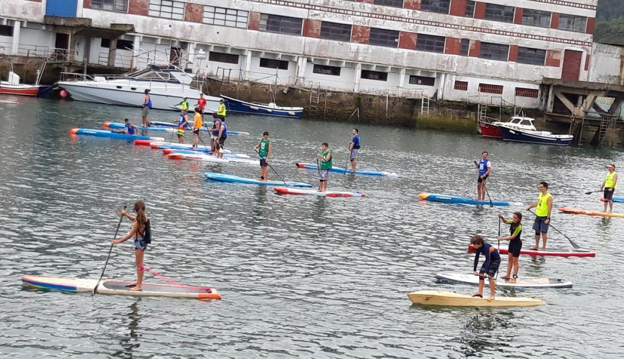 Los mejores especialistas del stand paddle se darán cita esta mañana en Orio. 