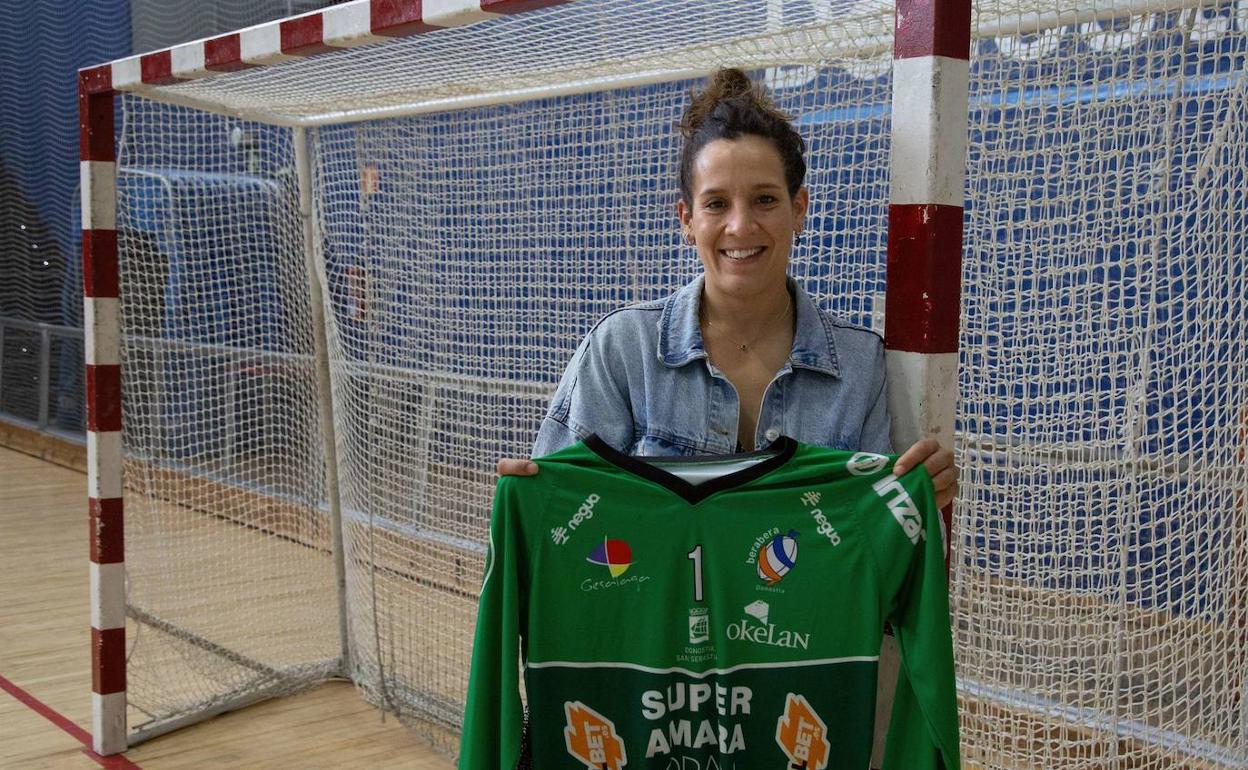 Balonmano: Silvia Navarro se rompe el cruzado y Maddi Aalla entra en la convocatoria