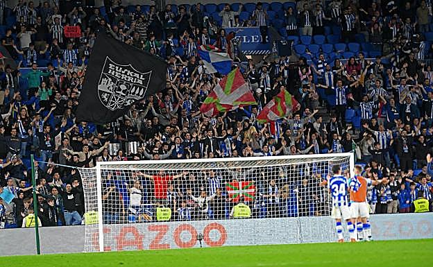 Sigo en pie aplaudiendo