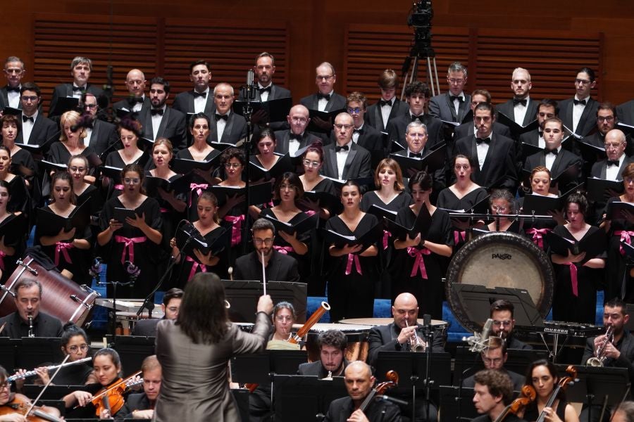 Fotos: Luis Cobos y el Orfeón Donostiarra, en el Kursaal