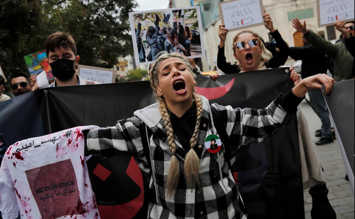 Una de las protestas populares que se han sucedido por la muerte de la mujer iraní de origen kurdo Mahsa Amini.