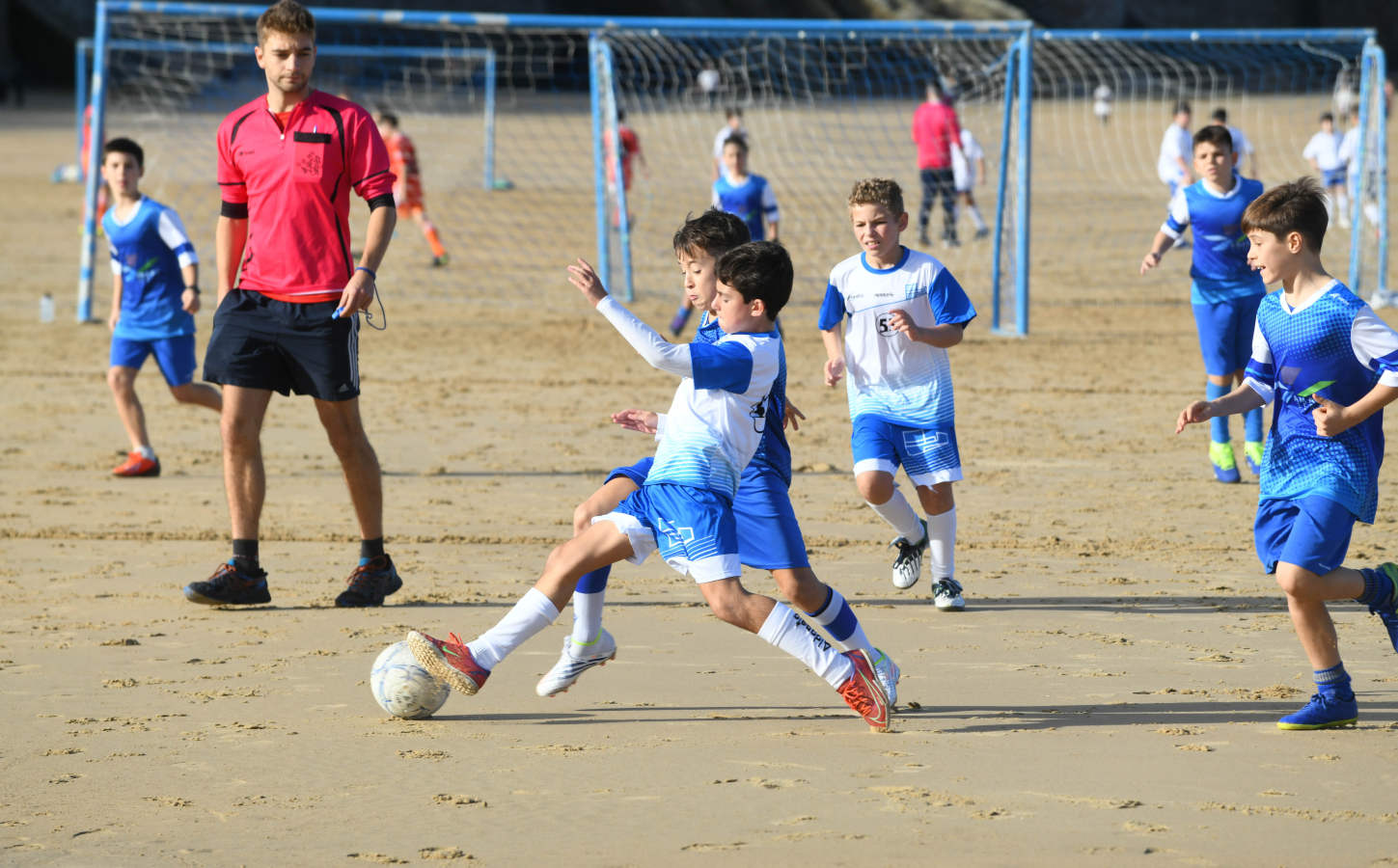 Fotos: Comienza la temporada de fútbol playero en Donostia