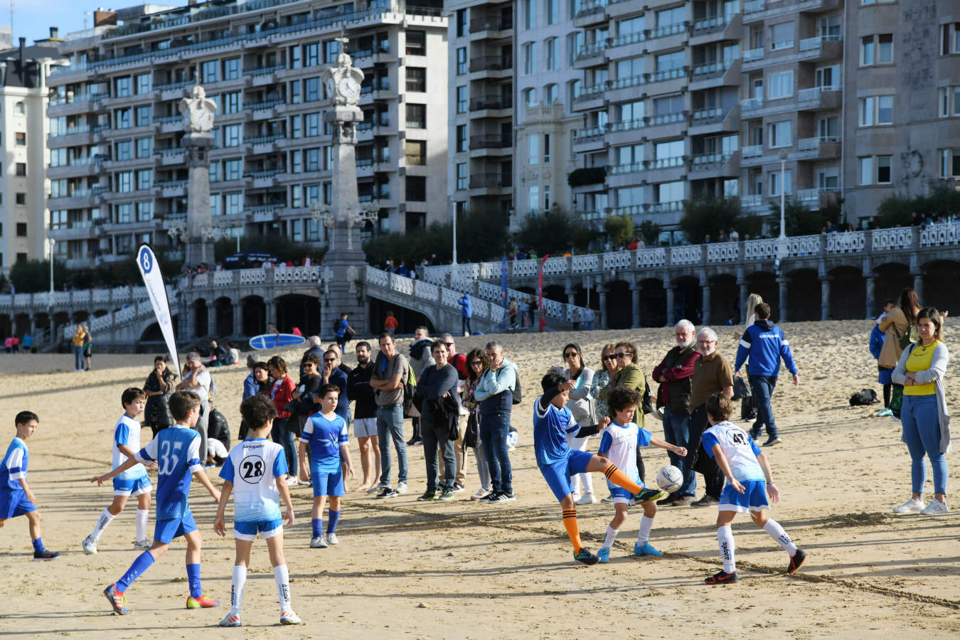 Fotos: Comienza la temporada de fútbol playero en Donostia