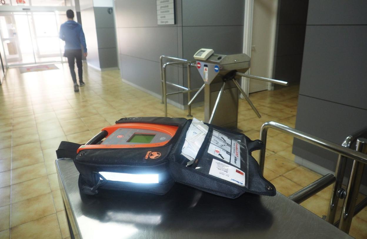 Algunas instalaciones, como el polideportivo Olaizaga, ya cuentan con aparatos desfibriladores. 