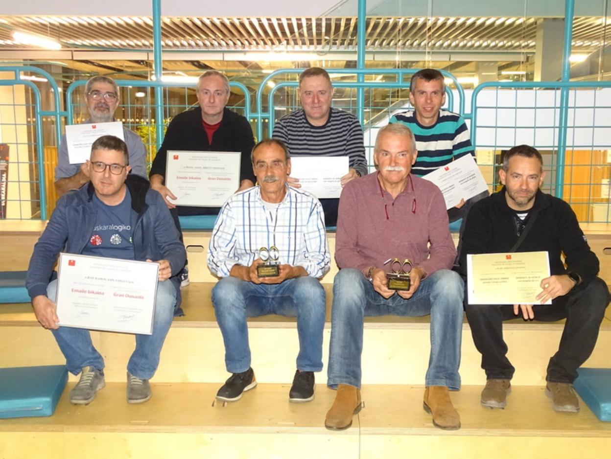 Ocho de los once homenajeados el viernes en Enpresagintza. 
