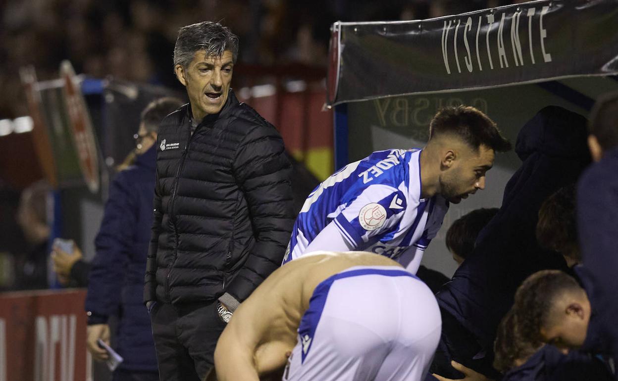 Imanol Alguacil da indicaciones a Sorloth y Brais Méndez.