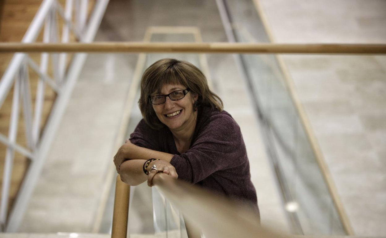 Blanca Urgell, en una imagen de archivo. Como si se tratara de un acertijo, la mano solo ha dejado entrever el significado de la primera línea. 