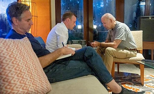 Biden y el presidente polaco Duda charlan en presencia de Blinken esta madrugada en Bali. 