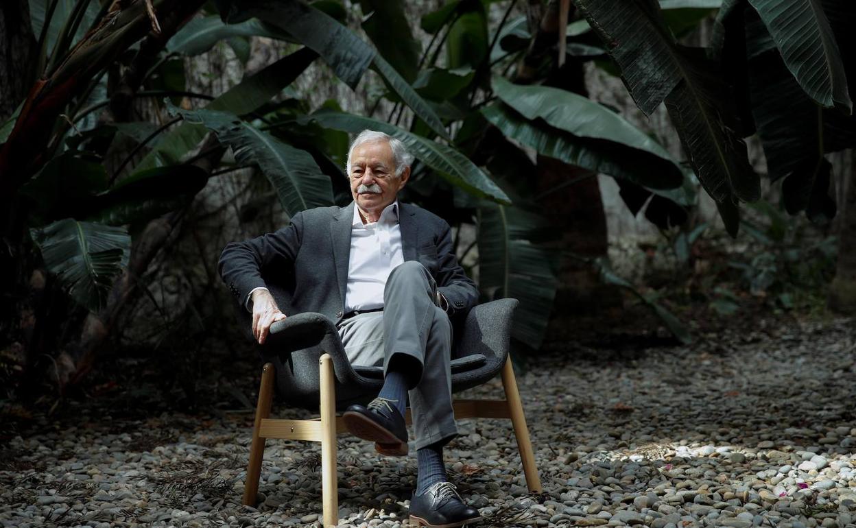 Eduardo Mendoza, en Barcelona. Su último libro publicado es 'Transbordo en Moscú'. 