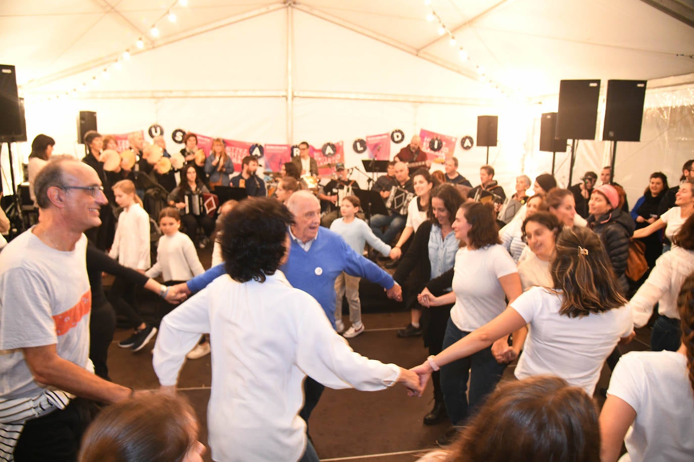 Fotos: Kaleetan hitzez ekiteko garaia hasi da Donostian