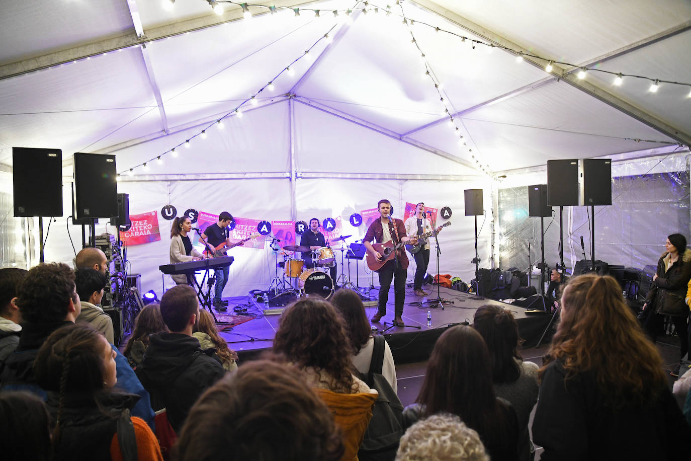 Fotos: Kaleetan hitzez ekiteko garaia hasi da Donostian