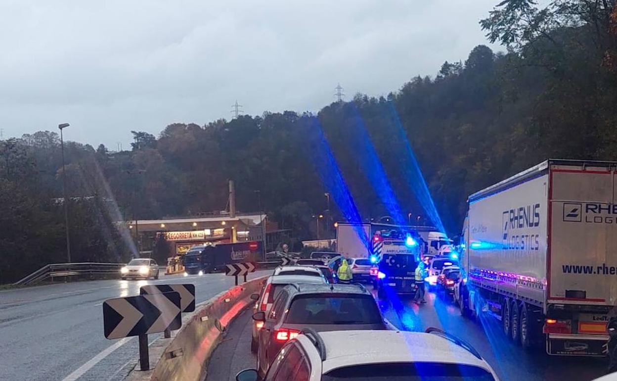 El accidente se ha producido en la zona de la gasolinera de Legorreta.