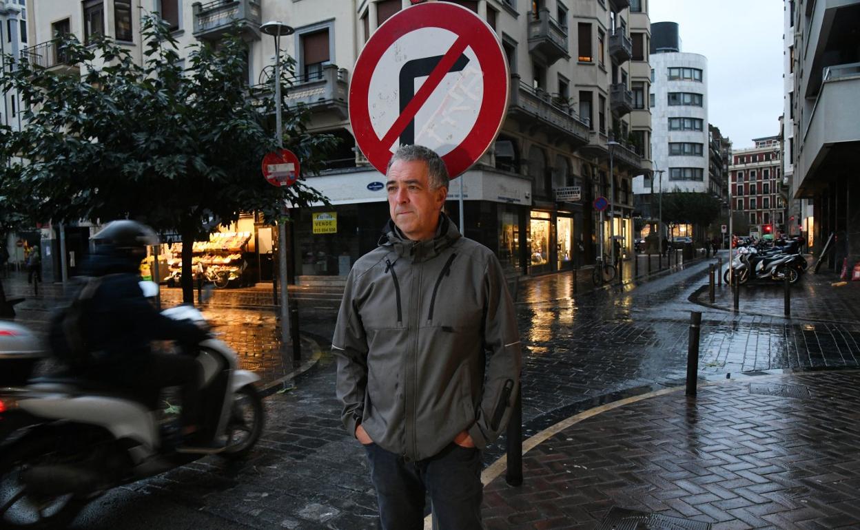 Mikel Manzano, ayer en Donostia tras conocer la condena al conductor que causó el accidente que mató a su hijo, Mikel, y un amigo de este en enero de 2020 en Olague (Navarra). 