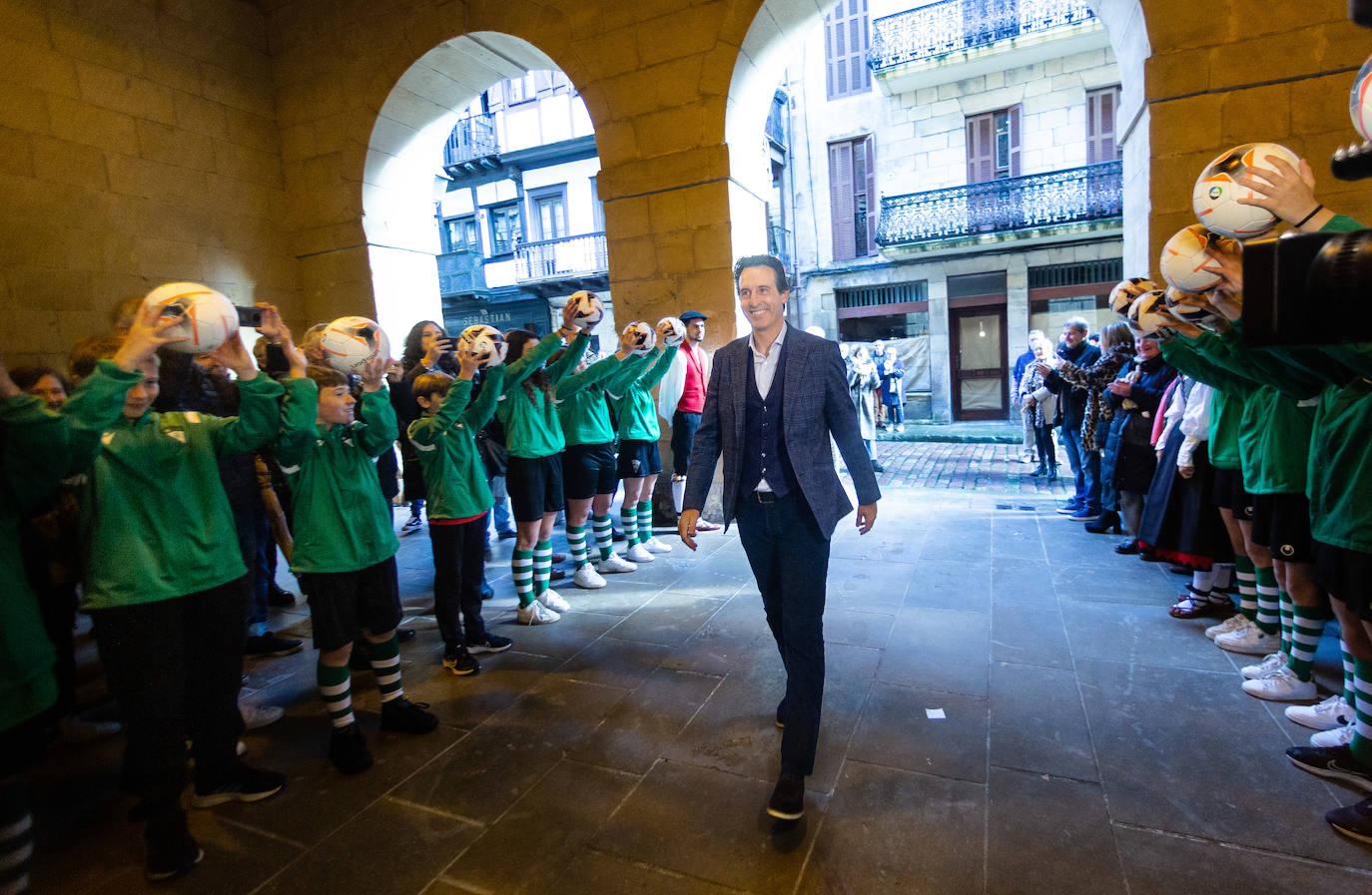 Fotos: Hondarribia entrega la insignia de oro a Unai Emery