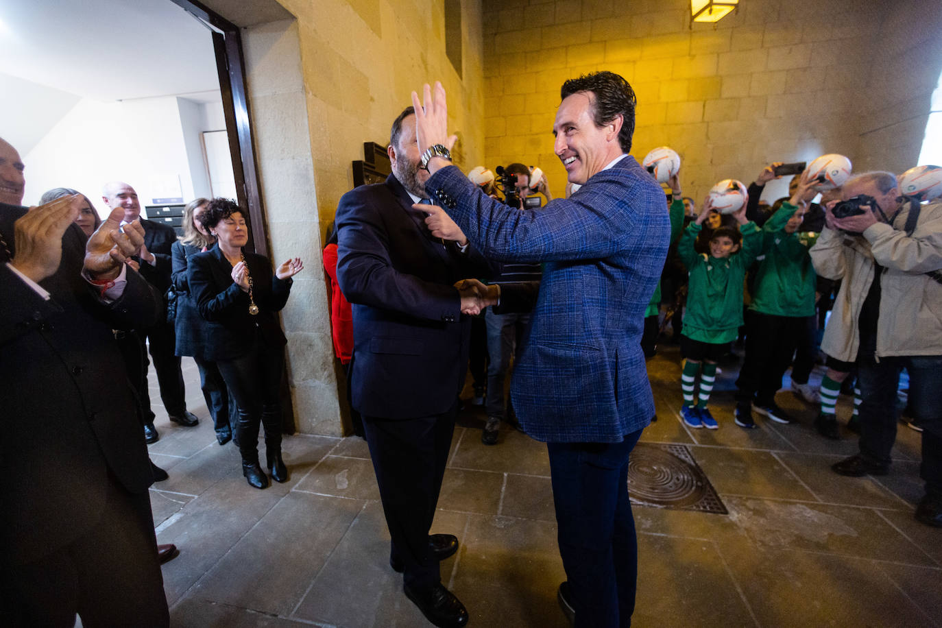 Fotos: Hondarribia entrega la insignia de oro a Unai Emery