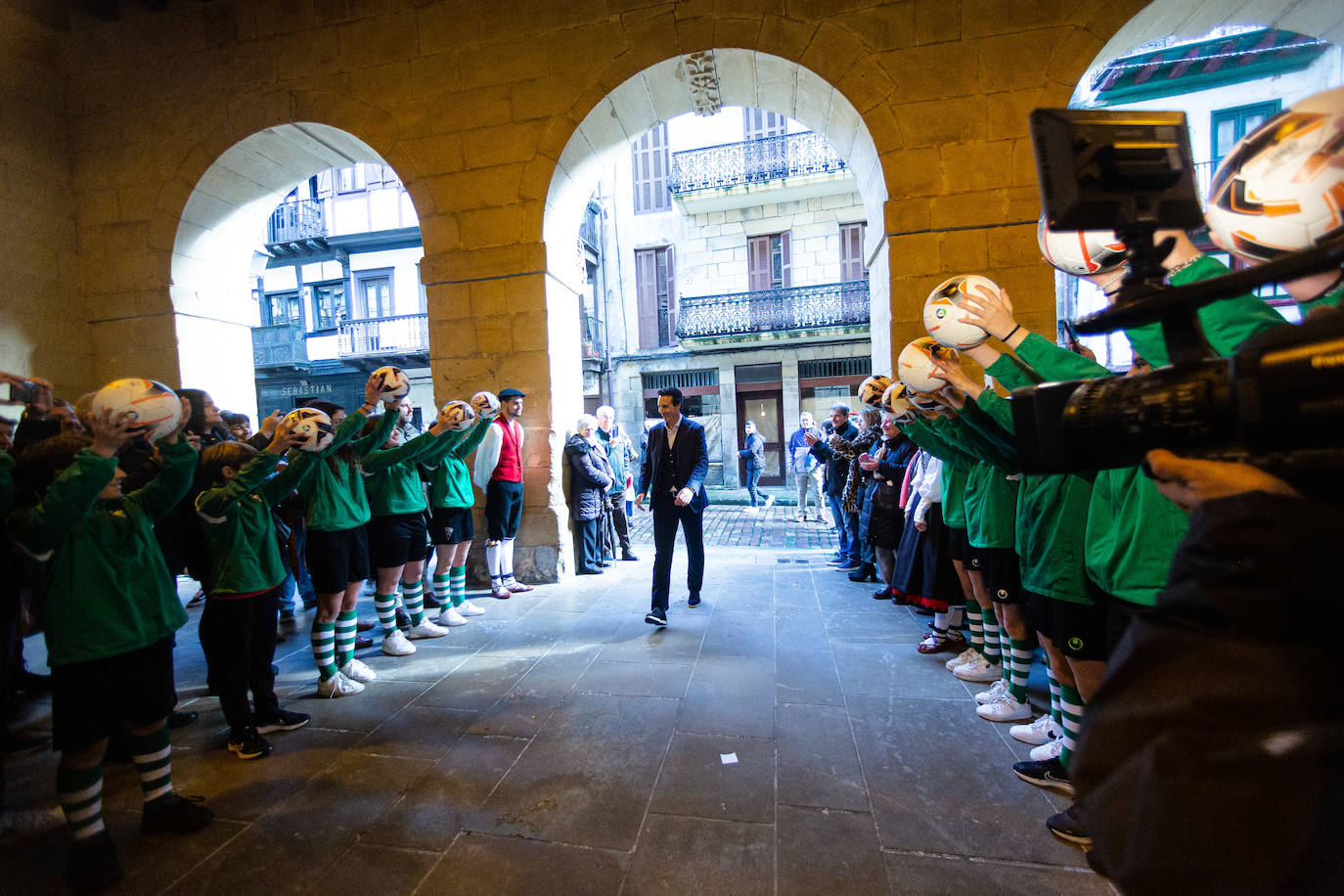 Fotos: Hondarribia entrega la insignia de oro a Unai Emery
