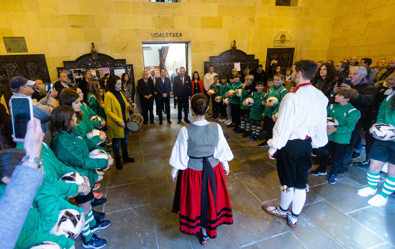 Fotos: Hondarribia entrega la insignia de oro a Unai Emery