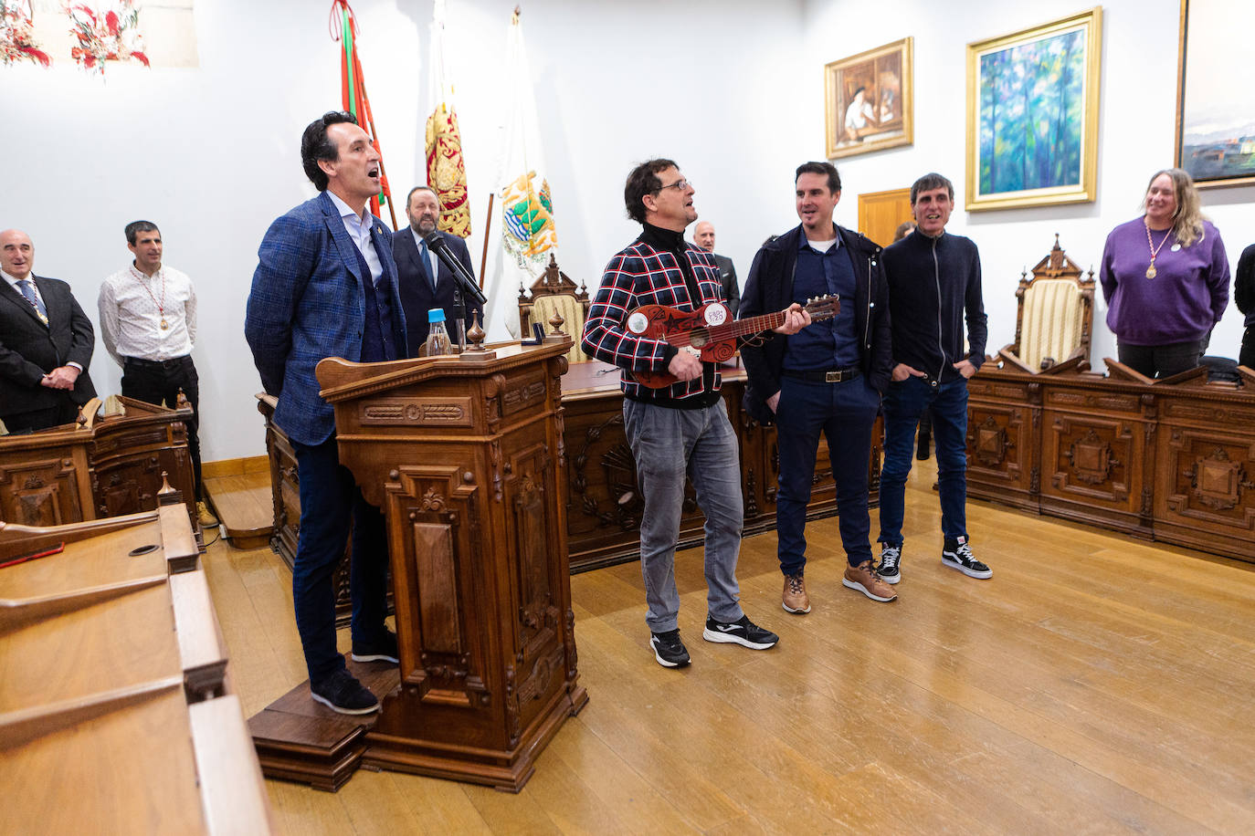 Fotos: Hondarribia entrega la insignia de oro a Unai Emery