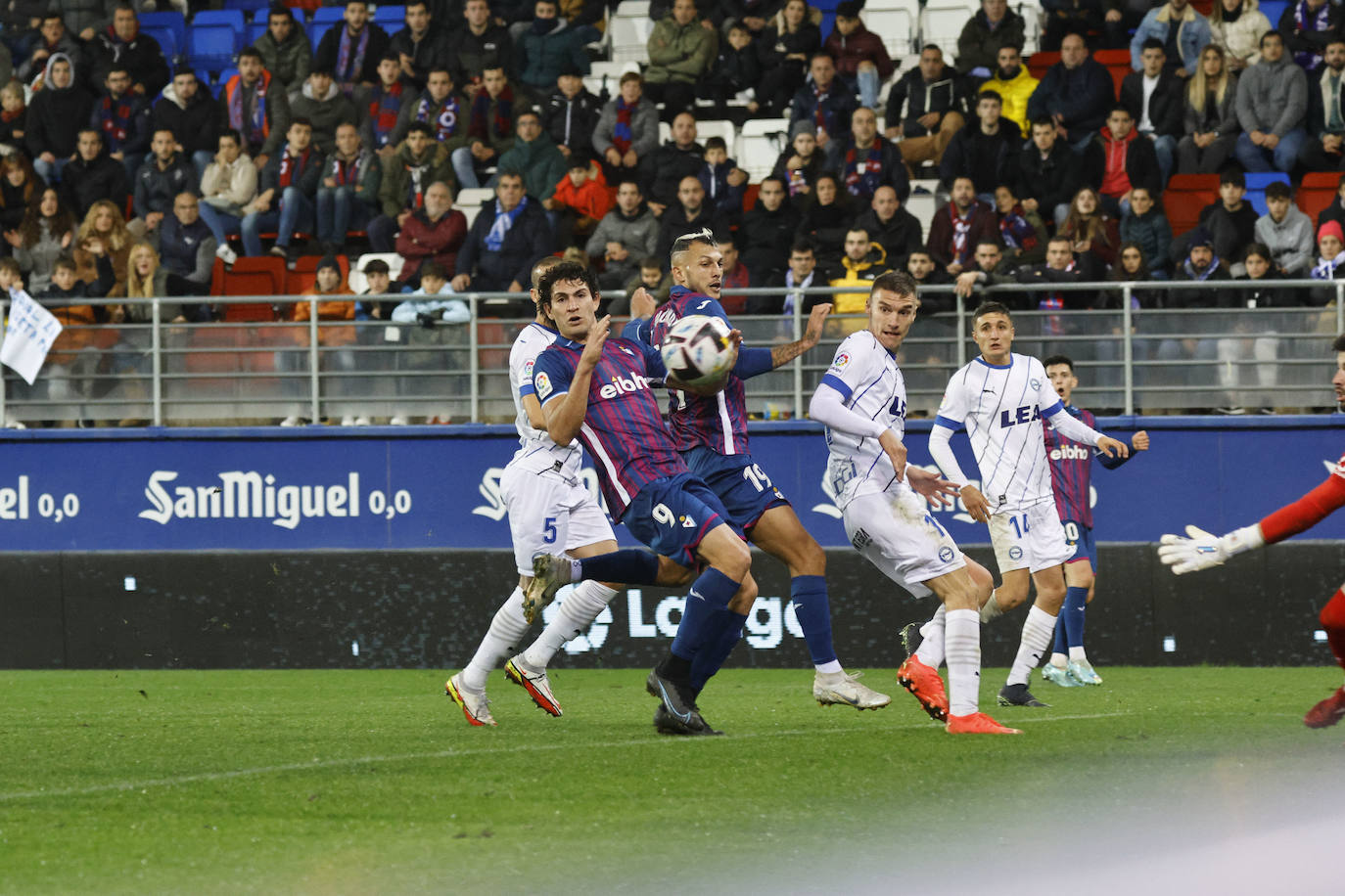 Fotos: Las mejores imágenes del Eibar-Alavés