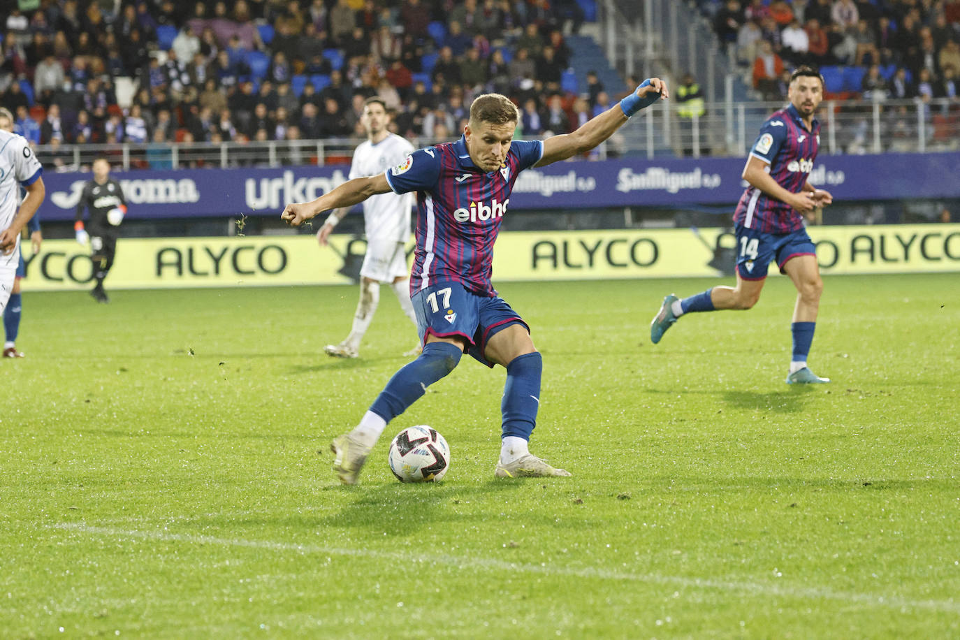 Fotos: Las mejores imágenes del Eibar-Alavés