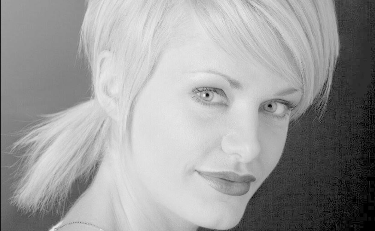 Nelly Arcanek 2001ean idatzi zuen 'Puta' eleberria euskaratu du Alberdaniak. 