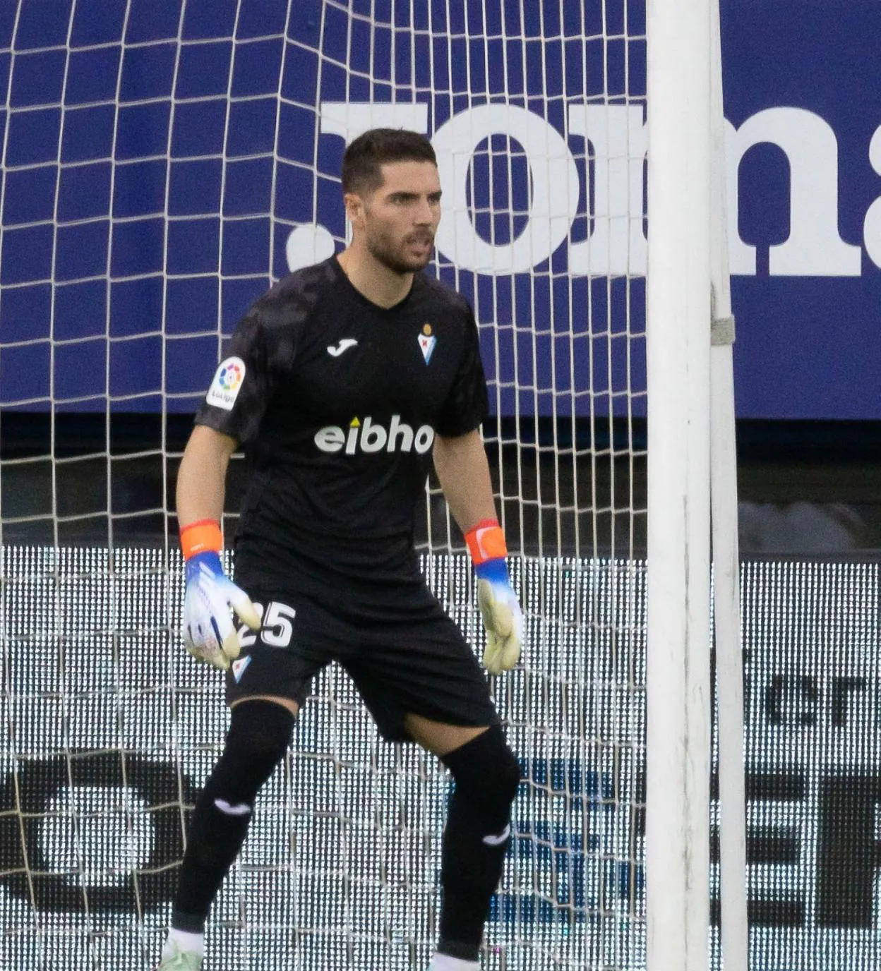 Eibar: Luca Se Hace Dueño De La Portería Armera | El Diario Vasco