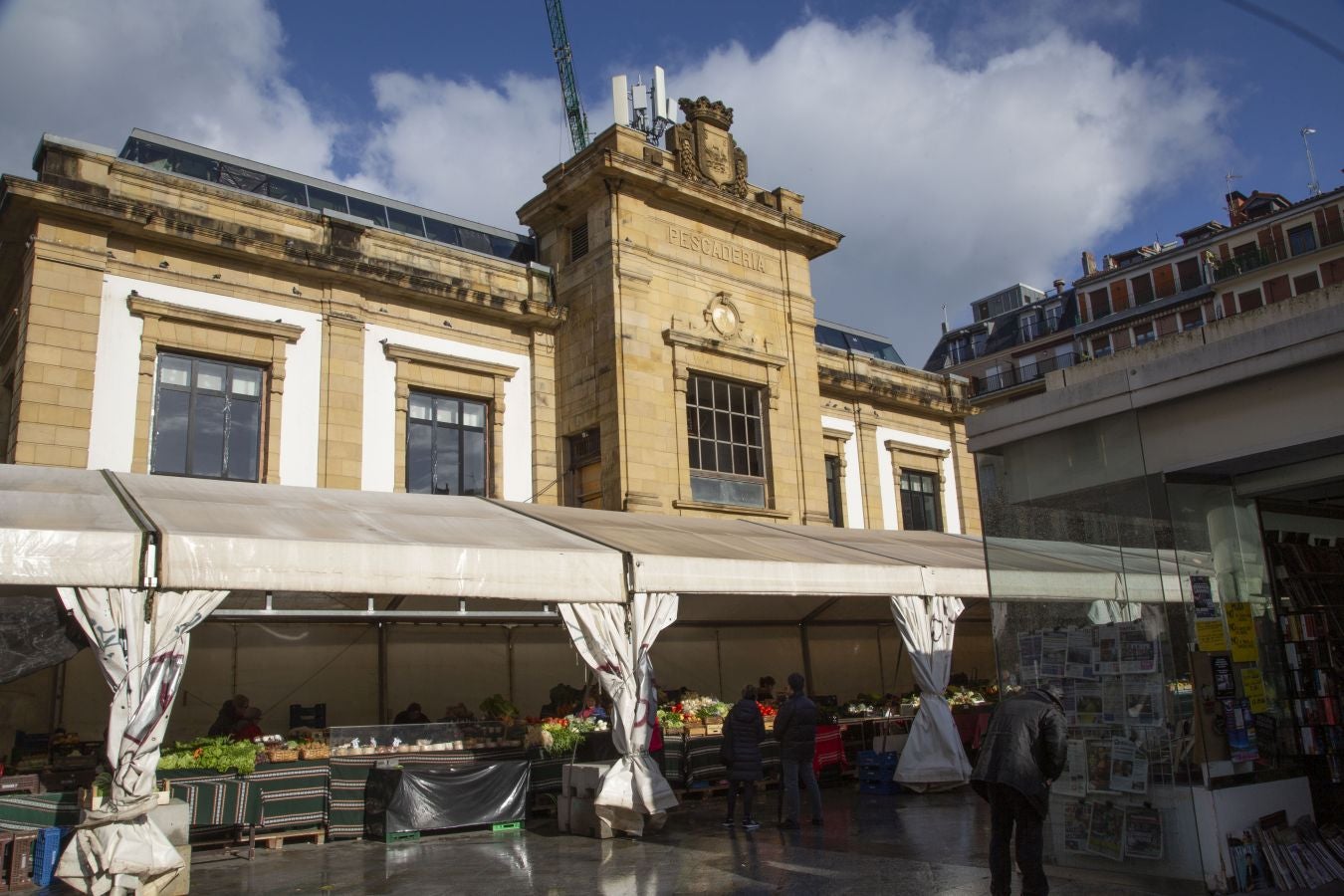 Fotos: Avanzan las obras del nuevo mercado de la Bretxa que abrirá en verano