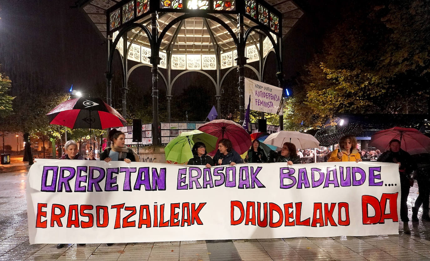 Concentración en Errenteria en la Alameda.